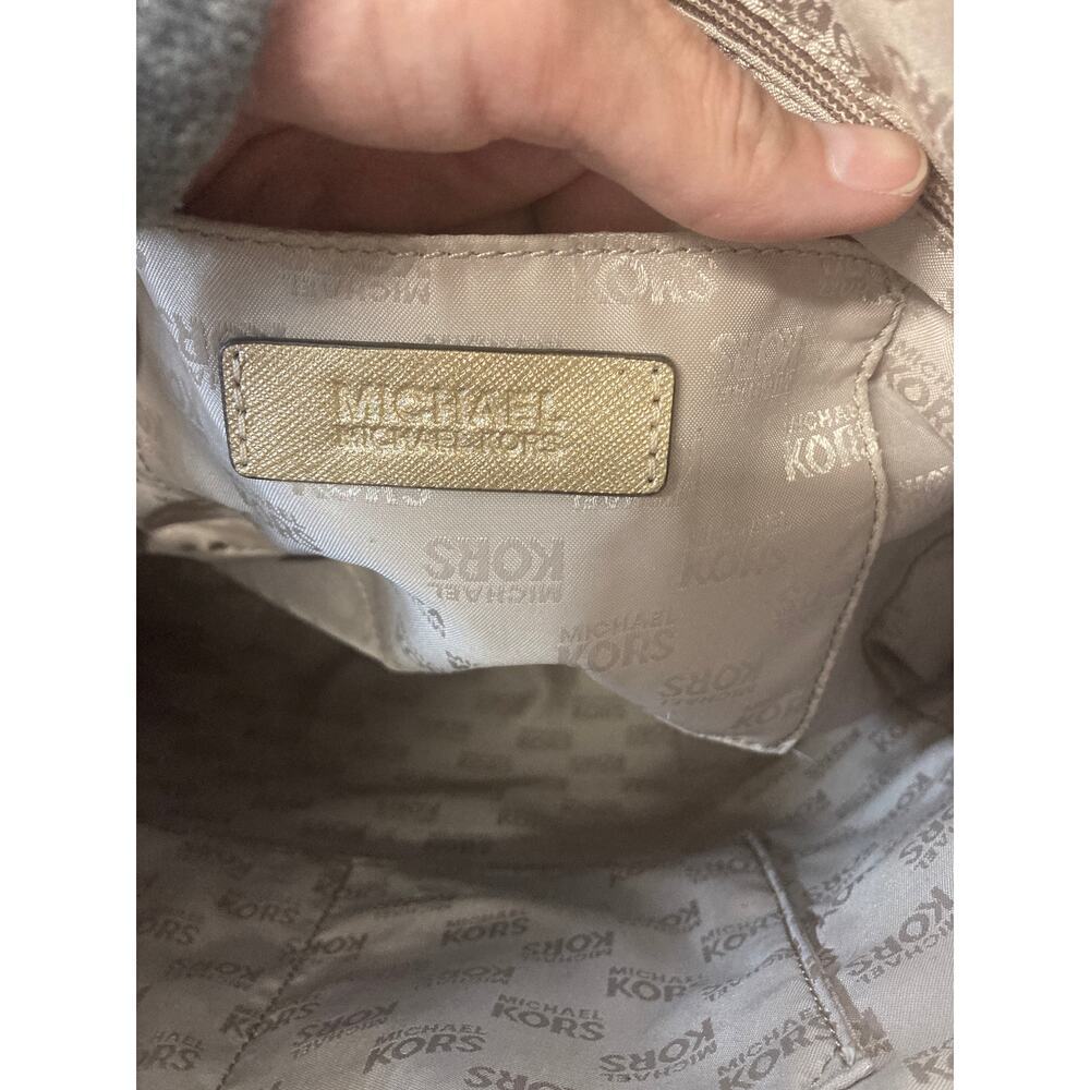 MICHAEL KORS LARGE GOLD METALIC LEATHER SHOULDER BAG - Picture 14 of 16